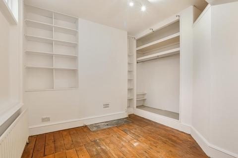 3 bedroom flat to rent, Fountain Road, London SW17