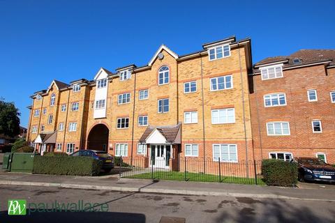 2 bedroom flat for sale, Yukon Road, Turnford