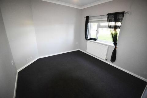 2 bedroom bungalow to rent, Grove Close, Basingstoke RG21