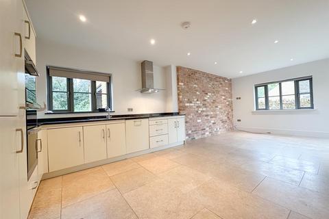 4 bedroom detached house to rent, Bourton-On-The-Water, Cheltenham GL54 2LY