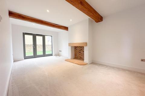 4 bedroom detached house to rent, Bourton-On-The-Water, Cheltenham GL54 2LY