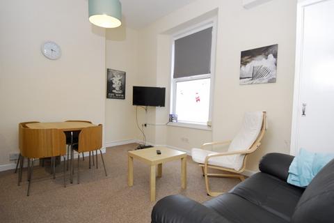 2 bedroom house share to rent, 24 Radnor Street, Flat A