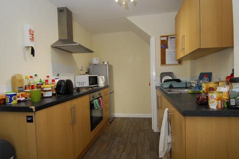 2 bedroom house share to rent, 24 Radnor Street, Flat A