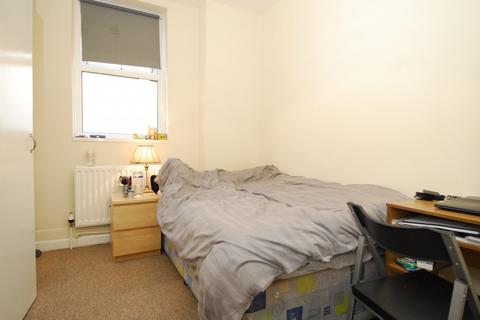 2 bedroom house share to rent, 24 Radnor Street, Flat A