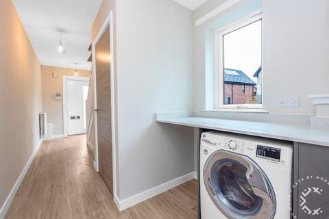 3 bedroom terraced house to rent, 103 North Lodge Wynd, Glasgow