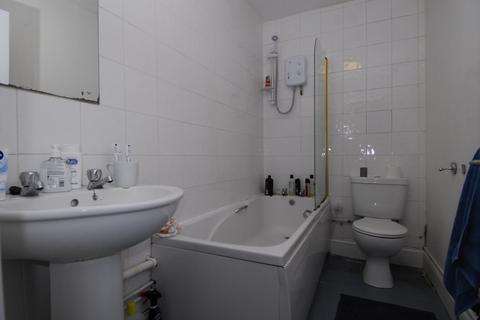 2 bedroom apartment to rent, 73a Alexandra Road