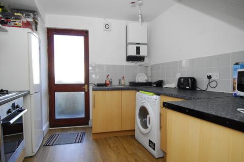 2 bedroom apartment to rent, 73a Alexandra Road