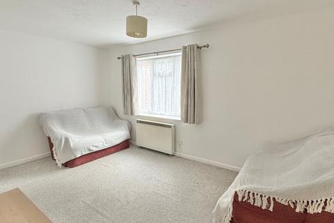 26 Huxley Close, Uxbridge, UB8 3PG