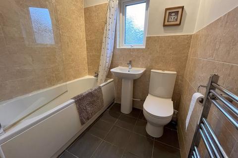 6 Eastway, Shaw, Oldham, OL2 8NY