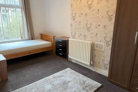 6 Eastway, Shaw, Oldham, OL2 8NY