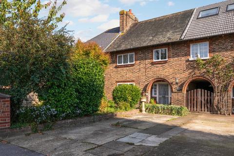 15 Mawson Close, London, SW20 9PA