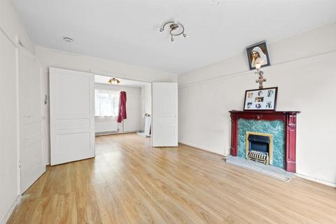 15 Mawson Close, London, SW20 9PA