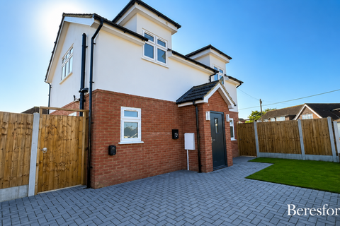 3 bedroom detached house to rent, Abbots Close, RM13