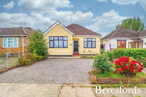 2 bedroom bungalow for sale, The Crescent, Upminster, RM14