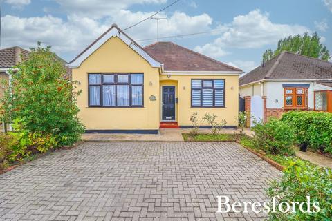 2 bedroom bungalow for sale, The Crescent, Upminster, RM14