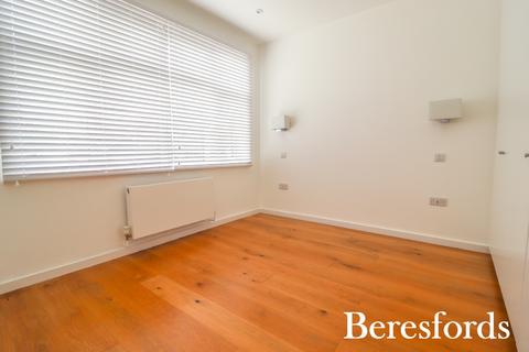 26 The Crescent, Upminster, RM14 1JY