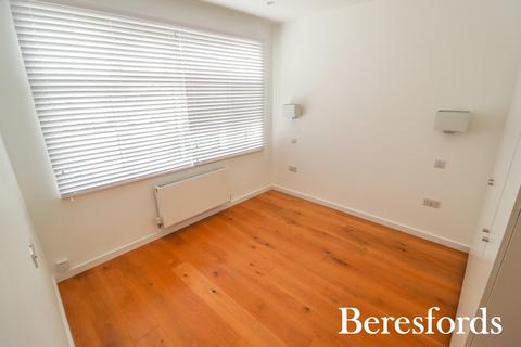 26 The Crescent, Upminster, RM14 1JY