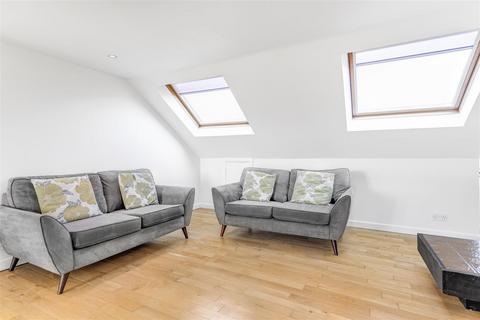 3 bedroom flat for sale, Lower Richmond Road, East Sheen, SW14