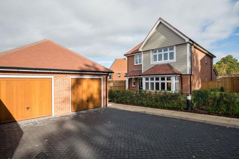 4 bedroom detached house to rent, Leatherhead KT22