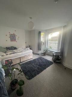 2 bedroom house share to rent, 16 Napier Terrace, Basement