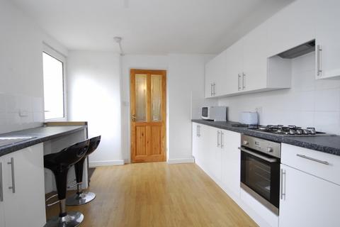 2 bedroom house share to rent, 27a Alexandra Road