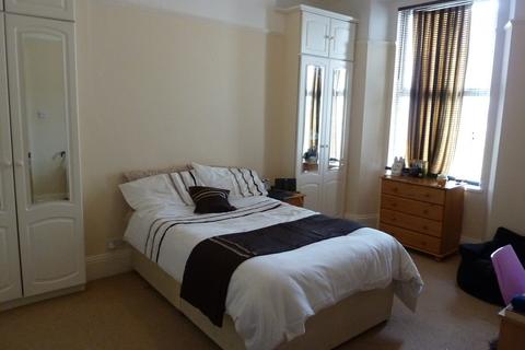 2 bedroom house share to rent, 7 Wake Street, GFF