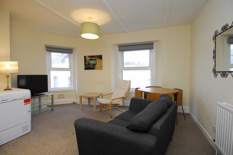 2 bedroom house share to rent, 24 Radnor Street, Flat B