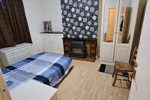 4 bedroom house of multiple occupation to rent, Fenella Street, Manchester M13