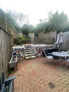 43 Deepfield Way, Coulsdon, CR5 2SZ