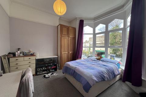 2 bedroom house share to rent, 14 Napier Terrace - Ground