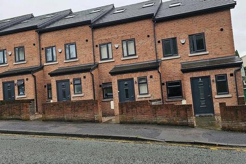 3 bedroom terraced house to rent, Rainsough Brow, Prestwich M25