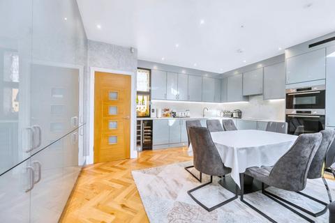 27 Waverley Avenue, London, E4 8HS