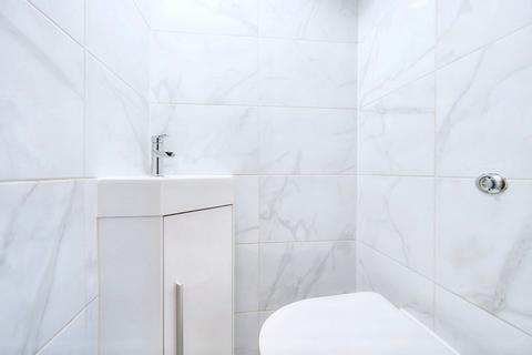 27 Waverley Avenue, London, E4 8HS