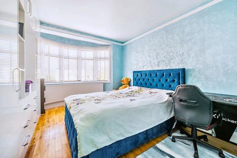 27 Waverley Avenue, London, E4 8HS