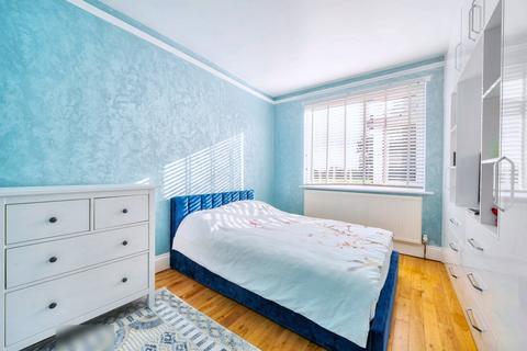 27 Waverley Avenue, London, E4 8HS