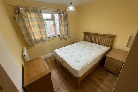 4 bedroom flat to rent, Flat , Malcolm House, Arden Estate, London