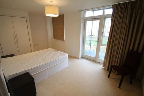 2 bedroom flat to rent, CB2