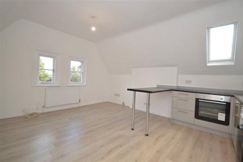 2 bedroom flat to rent, Upper Lattimore Road, St Albans