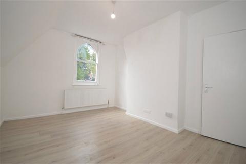 2 bedroom flat to rent, Upper Lattimore Road, St Albans