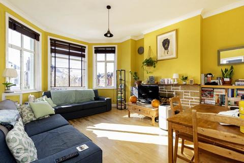 3 bedroom flat to rent, NW2