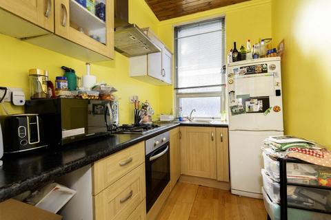 3 bedroom flat to rent, NW2