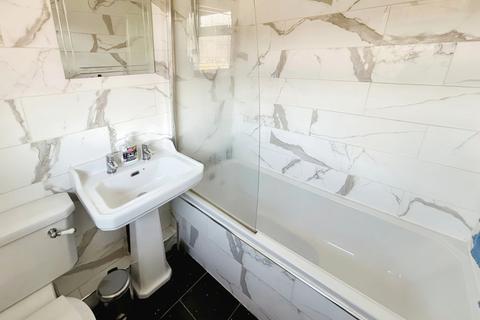 2 bedroom end of terrace house for sale, Cheetham Fold Road, Greater Manchester SK14