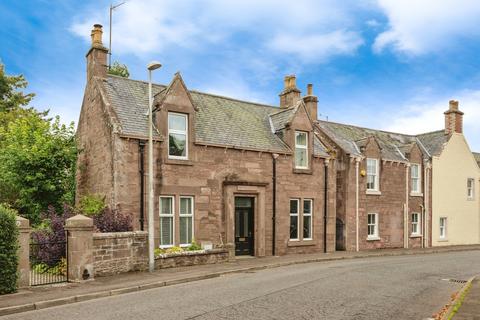 Pearse Street, Angus DD9