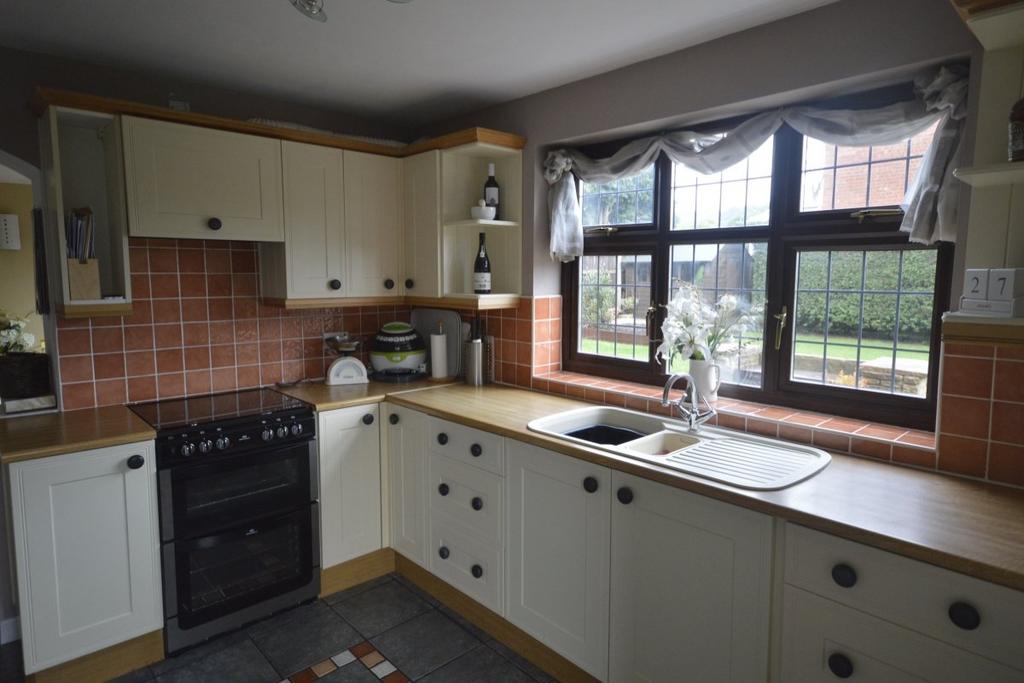 Blackbrook Way, West Midlands WV10 4 bed detached house to rent £