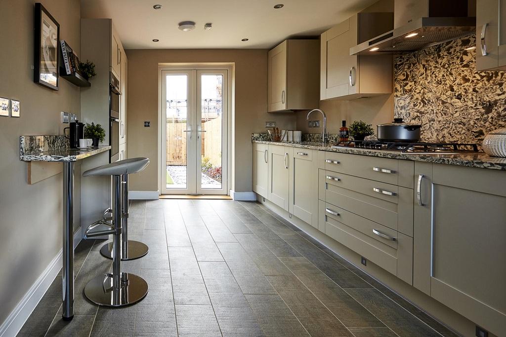 Kitchen diner with separate breakfast bar