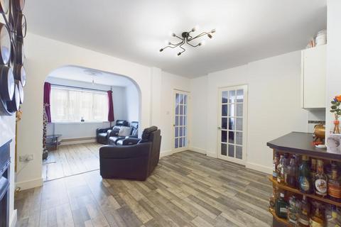 37 Parry Road, Gloucester, GL1 4RZ