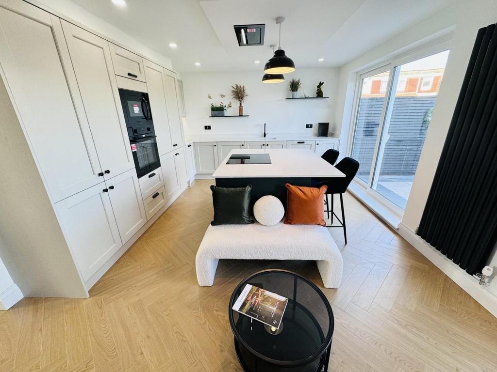 Open plan kitchen/diner/sitting room