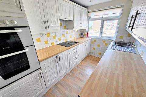 2 bedroom flat to rent, Bournemouth