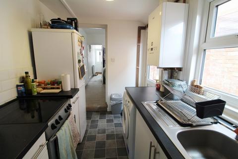 2 bedroom terraced house to rent, Coventry Road, Reading, RG1