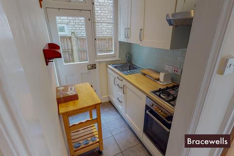 1 bedroom apartment to rent, South View Road, London N8